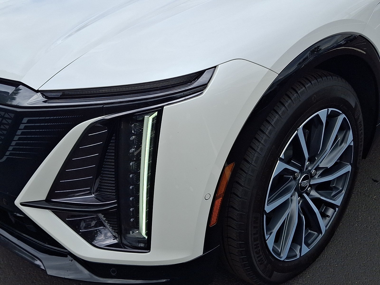 2024 Cadillac LYRIQ Sport 2