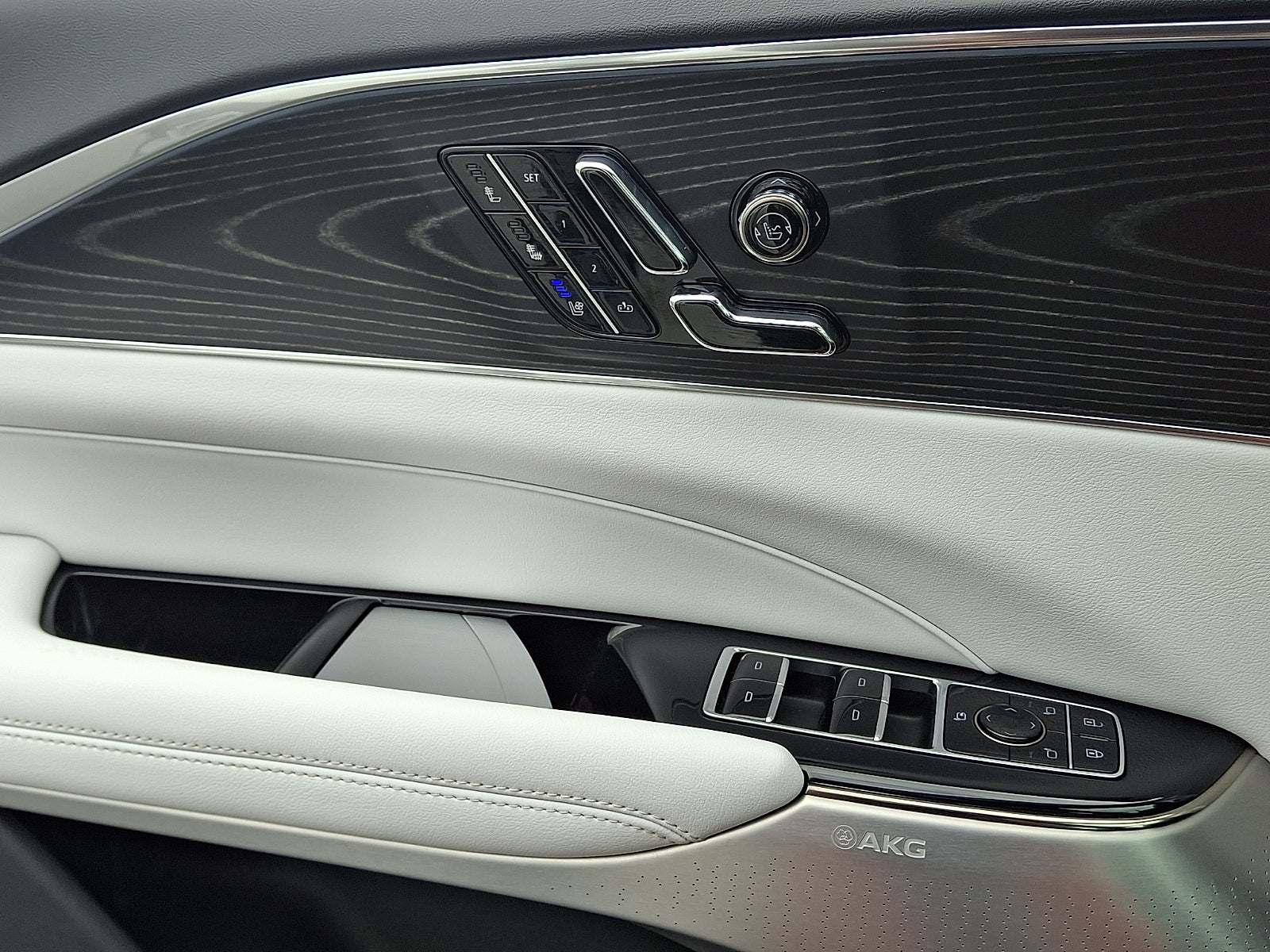 2024 Cadillac LYRIQ Sport 2