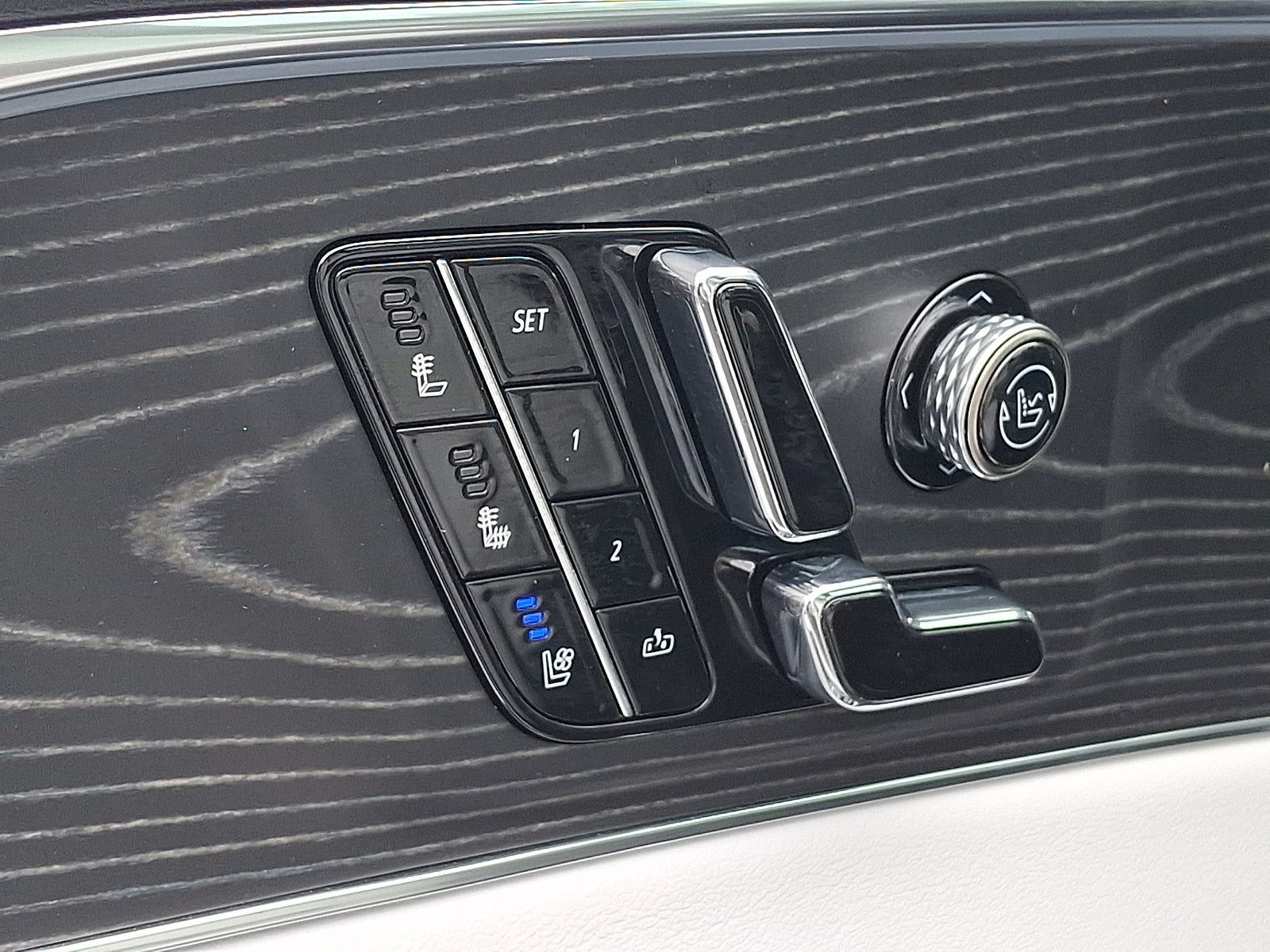 2024 Cadillac LYRIQ Sport 2