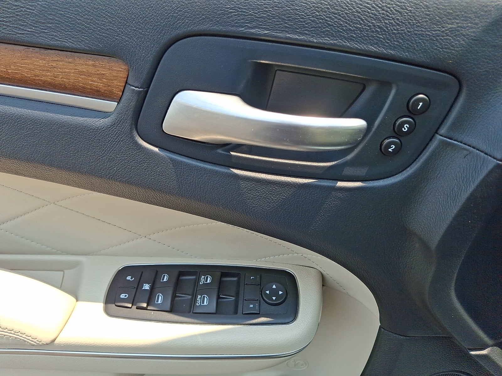 2016 Chrysler 300C Platinum AWD