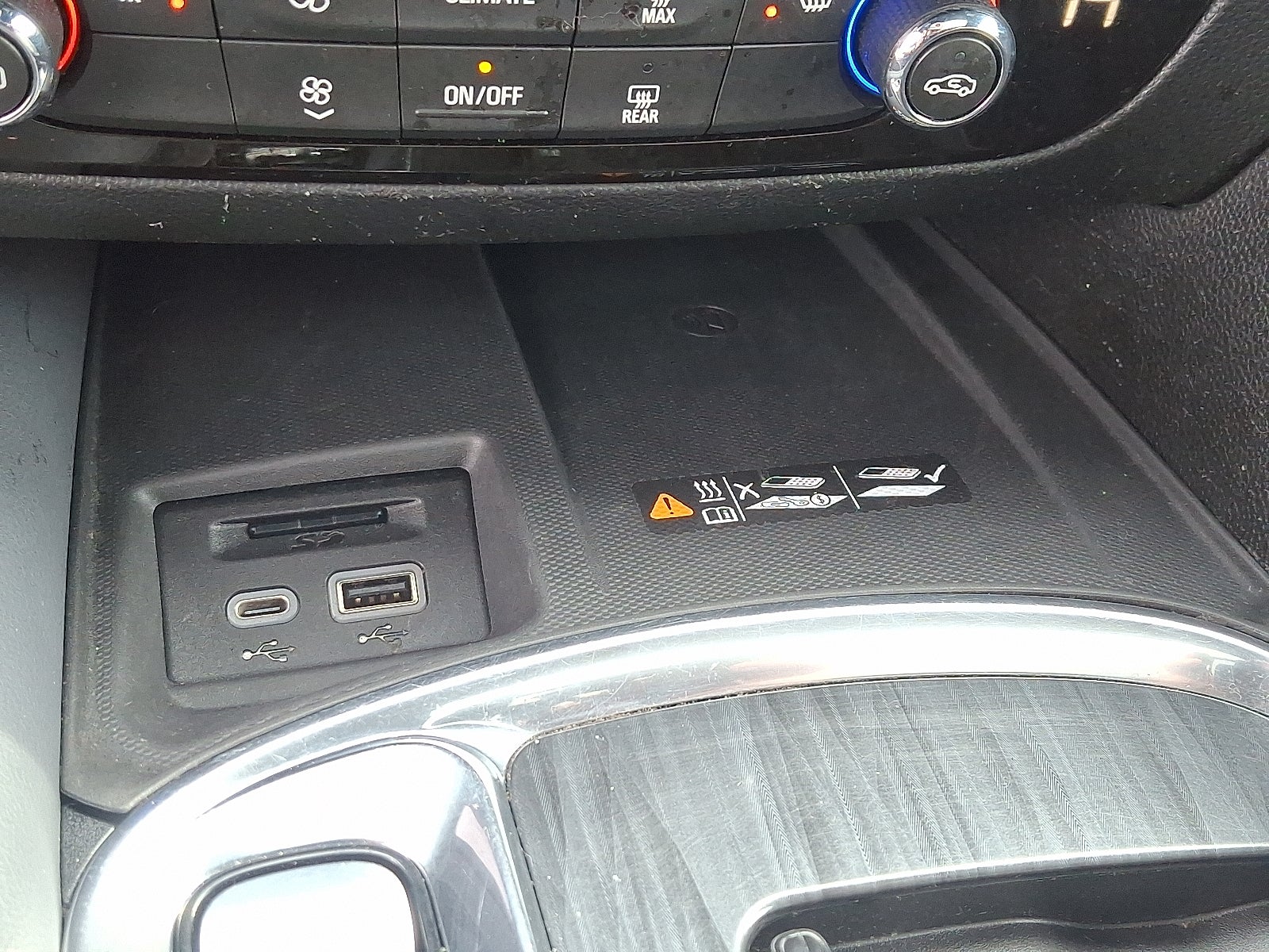 2023 Buick Enclave Essence