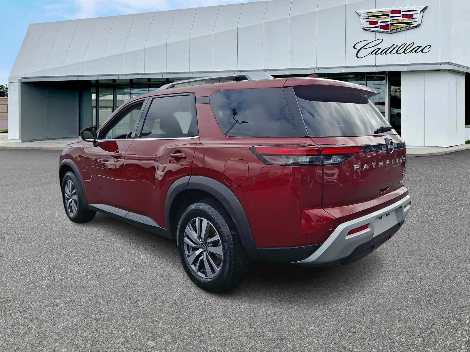 2023 Nissan Pathfinder SL 4WD