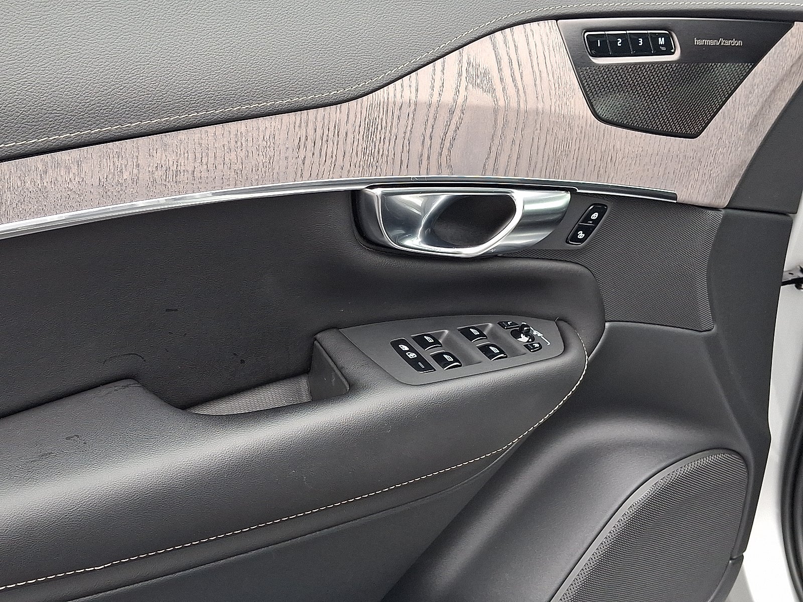 2022 Volvo XC90 Recharge Plug-In Hybrid T8 Inscription Extended Range 6P